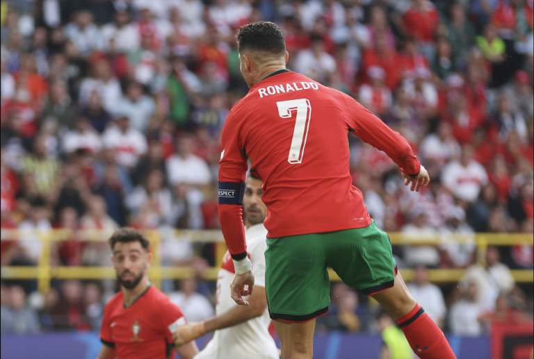 Portugal goleó y selló su paso a los octavos de final de Euro